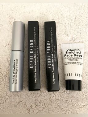 Bobbi Brown Mini Kit Includes Mascara, shadow & Vitamin Enriched Face Base